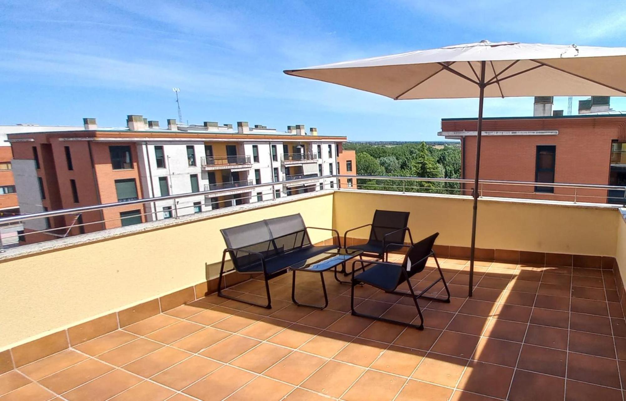 Apartamento Con 2 Dormitorios, Garaje Y Terraza Junto A Вальядолід Екстер'єр фото